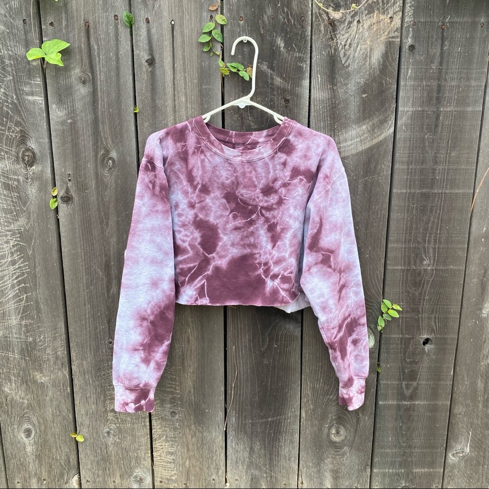 Full Tilt Purple/Gray Tie Dye Long Sleeve Cropped Sweater